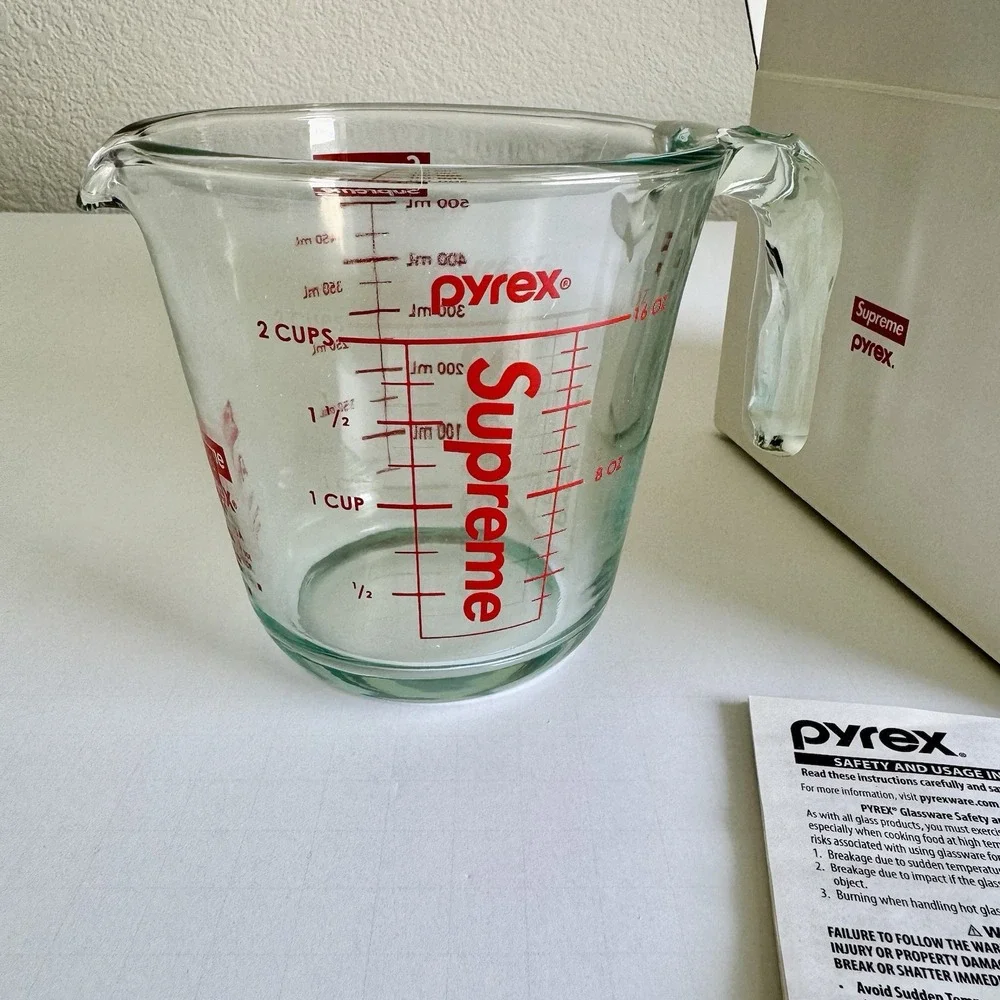 Pyrex Supreme Edition Glass Measuring Cup- 2 Cups New In Box